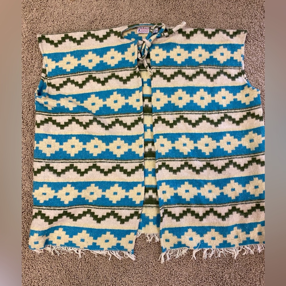 Vintage poncho AMRAV size medium turquoise yellow cream Aztec print